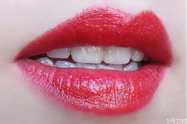 高光口紅適合哪些妝容 化妝一定要上高光嗎 高光口紅適合哪些妝容 化妝一定要上高光嗎