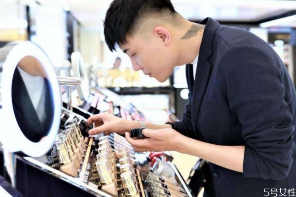 夏季怎么做不脫妝 夏季不脫妝的方法 夏季怎么做不脫妝 夏季不脫妝的方法