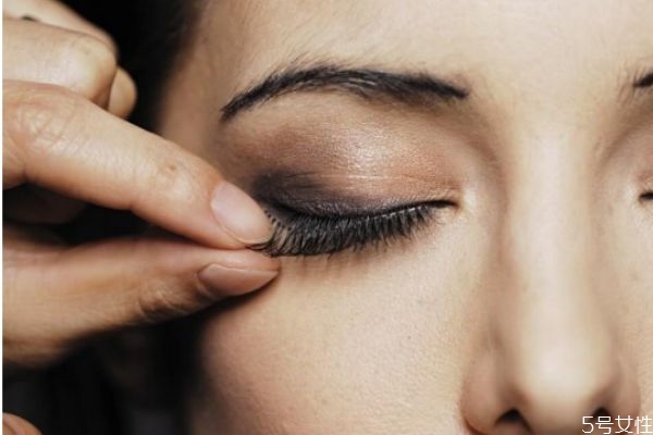 眼睛化妝技巧有哪些 眼睛變大化妝技巧 眼睛化妝技巧有哪些 眼睛變大化妝技巧