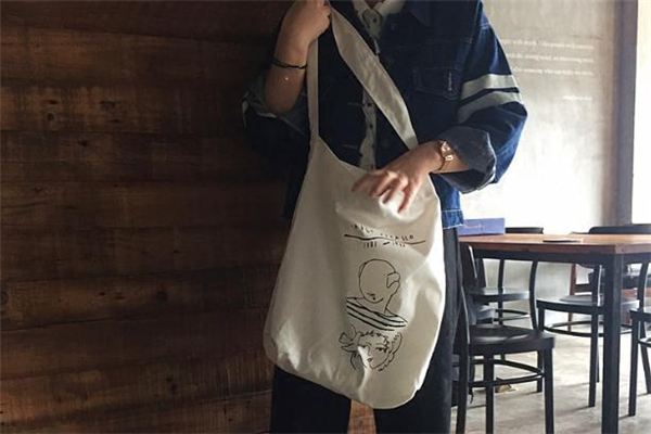 2020年流行什么樣的帆布包 2020年帆布包流行趨勢(shì) 2020年流行什么樣的帆布包 2020年帆布包流行趨勢(shì)