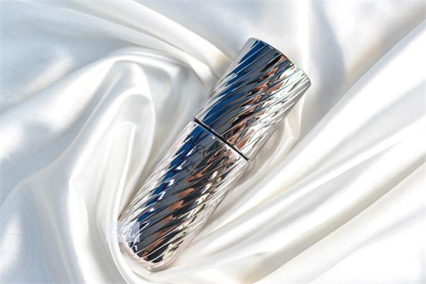 黛珂曲酸美白精華適合敏感肌嗎 黛珂曲酸精華會(huì)長痘嗎