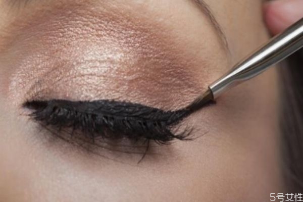 眼睛化妝技巧有哪些 眼睛變大化妝技巧 眼睛化妝技巧有哪些 眼睛變大化妝技巧