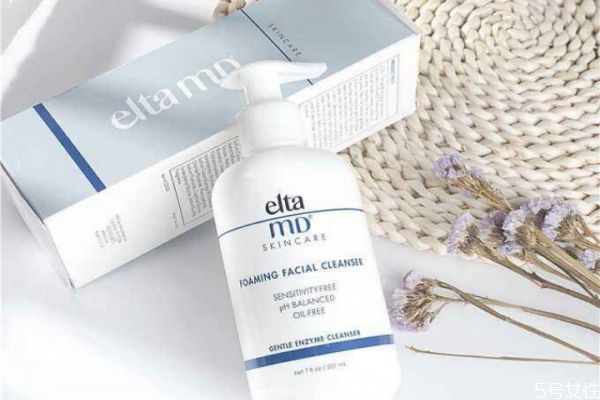 卸完妝要用洗面奶嗎 用了卸妝水需要洗臉嗎 卸完妝要用洗面奶嗎 用了卸妝水需要洗臉嗎