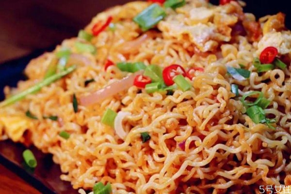 炒方便面熱量高嗎 減肥可以吃炒方便面嗎 炒方便面熱量高嗎 減肥可以吃炒方便面嗎