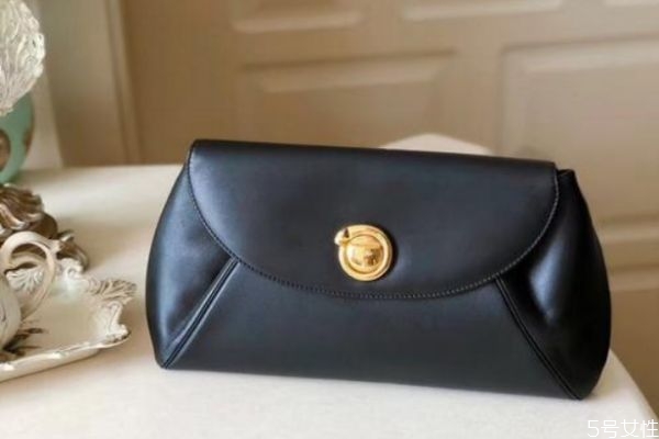 有個豹子頭標志的包包是什么牌子 豹子頭是什么奢侈牌子 有個豹子頭標志的包包是什么牌子 豹子頭是什么奢侈牌子