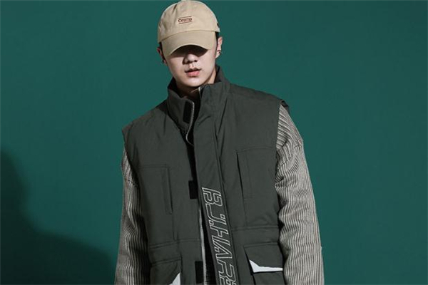 工裝棉馬甲什么顏色好看 工裝棉馬甲流行什么顏色 工裝棉馬甲什么顏色好看 工裝棉馬甲流行什么顏色