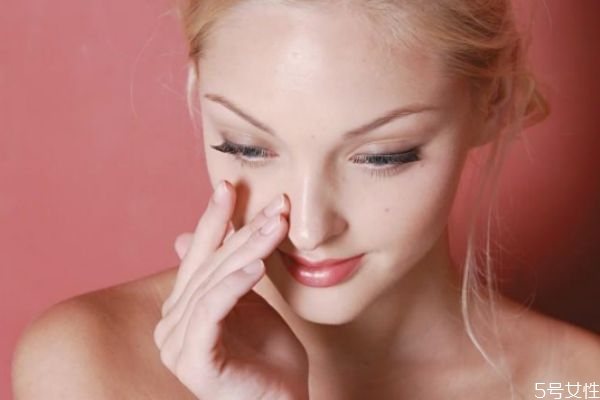 粉底液太干了怎么涂 粉底液太白了怎么辦 粉底液太干了怎么涂 粉底液太白了怎么辦