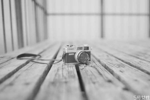 女生向男生表白的暗示 女生表白應(yīng)該怎么暗示 女生向男生表白的暗示 女生表白應(yīng)該怎么暗示