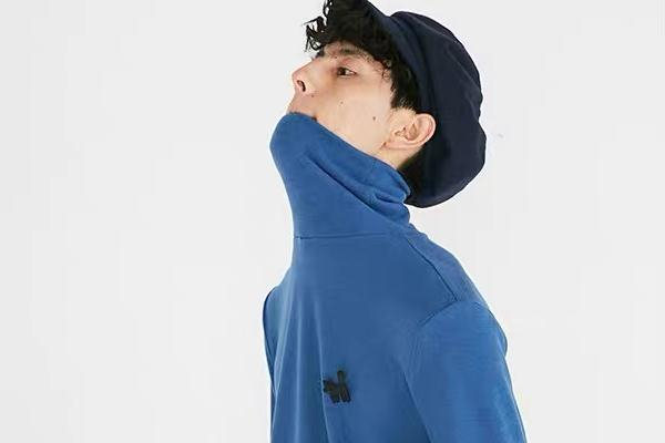 高領(lǐng)打底衫什么顏色好看 高領(lǐng)打底衫流行什么顏色 高領(lǐng)打底衫什么顏色好看 高領(lǐng)打底衫流行什么顏色