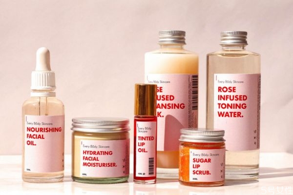 香精對(duì)肌膚的危害 香精是主要過敏源 香精對(duì)肌膚的危害 香精是主要過敏源