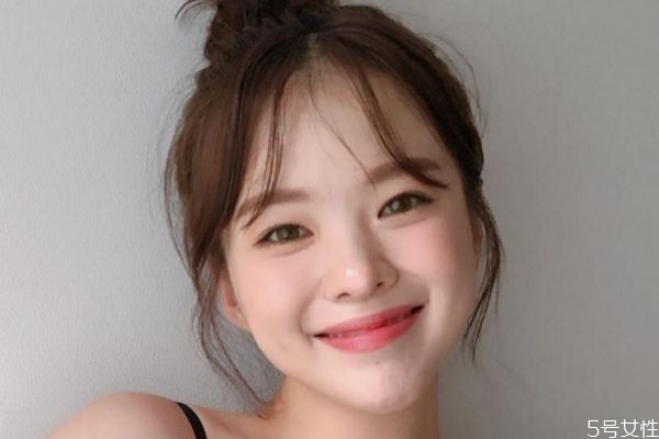 怎么預(yù)防臉部毛孔粗大 預(yù)防臉部毛孔粗大的方法 怎么預(yù)防臉部毛孔粗大 預(yù)防臉部毛孔粗大的方法