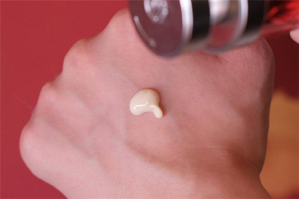 珀萊雅紅寶石精華怎么樣 珀萊雅紅寶石精華好用嗎 珀萊雅紅寶石精華怎么樣 珀萊雅紅寶石精華好用嗎