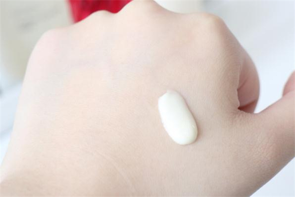 珀萊雅紅寶石精華適合什么年齡 珀萊雅紅寶石適合什么膚質(zhì) 珀萊雅紅寶石精華適合什么年齡 珀萊雅紅寶石適合什么膚質(zhì)