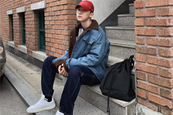 牛仔外套配什么包包好看 牛仔外套搭配包包圖片 牛仔外套配什么包包好看 牛仔外套搭配包包圖片