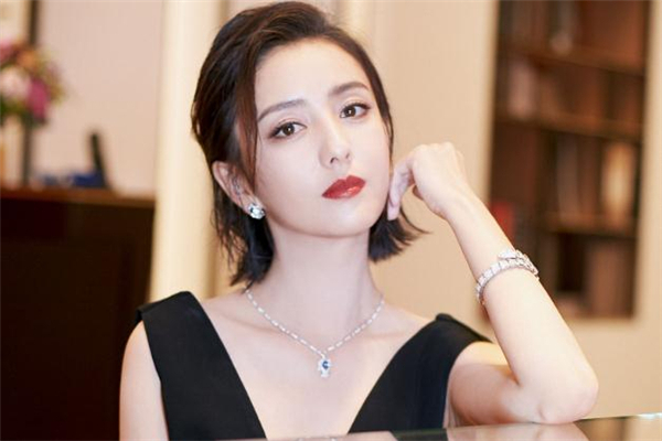 玻尿酸去魚尾紋多少錢 玻尿酸去魚尾紋的費(fèi)用 玻尿酸去魚尾紋多少錢 玻尿酸去魚尾紋的費(fèi)用