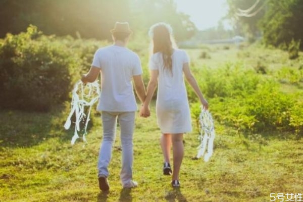 男朋友出軌但死活不同意分手 男人出軌該不該原諒他 男朋友出軌但死活不同意分手 男人出軌該不該原諒他