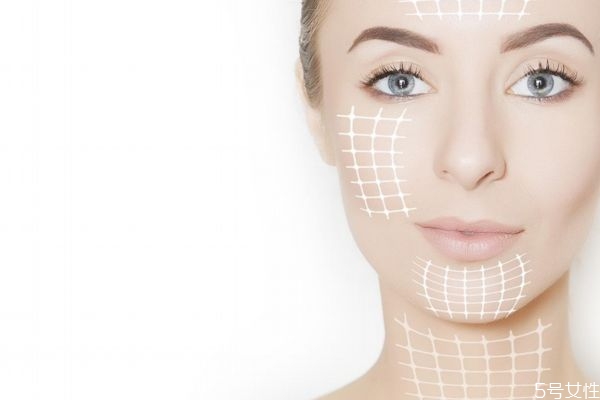 出油起皮屬于什么皮膚 為什么皮膚干還出油有毛孔粗大 出油起皮屬于什么皮膚 為什么皮膚干還出油有毛孔粗大