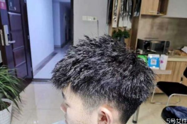 鋼夾燙是怎么燙的 鋼夾燙適合什么臉型 鋼夾燙是怎么燙的 鋼夾燙適合什么臉型