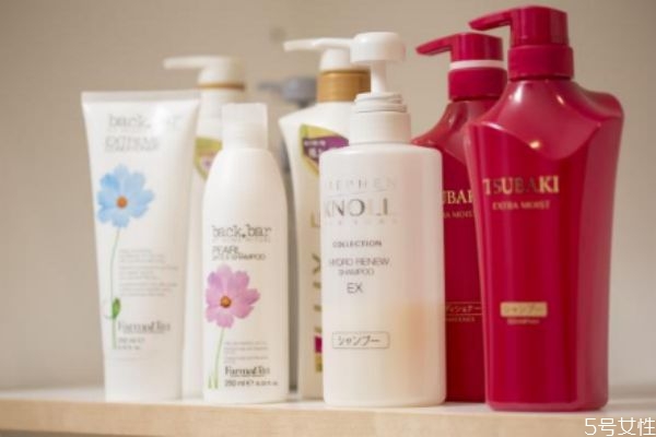 護發(fā)素是洗頭前用還是洗頭后用 女生正確洗頭方法 護發(fā)素是洗頭前用還是洗頭后用 女生正確洗頭方法