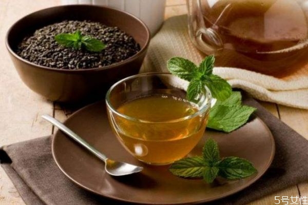 喝茶后多久吃藥比較好 吃藥應(yīng)該在喝茶后多久 喝茶后多久吃藥比較好 吃藥應(yīng)該在喝茶后多久