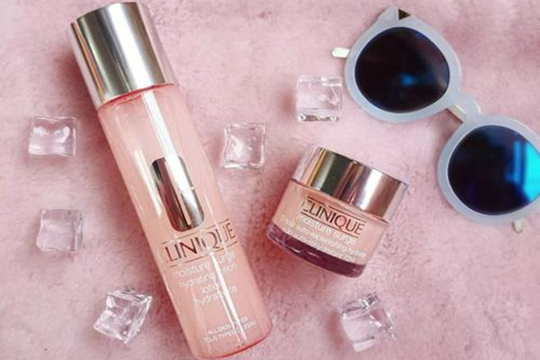 倩碧粉水有酒精嗎 倩碧粉水粘稠嗎 倩碧粉水有酒精嗎 倩碧粉水粘稠嗎