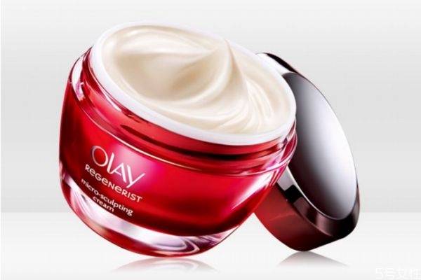 精華液和面霜的區(qū)別 面霜好還是精華好 精華液和面霜的區(qū)別 面霜好還是精華好