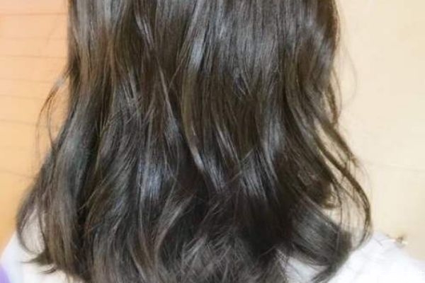 黑茶色為什么不明顯 黑茶色和冷棕色哪個好看 黑茶色為什么不明顯 黑茶色和冷棕色哪個好看