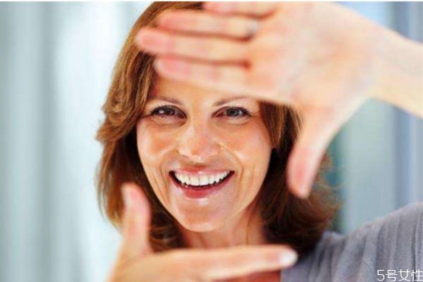 如何讓皮膚更加緊致 讓皮膚變得緊致的方法 如何讓皮膚更加緊致 讓皮膚變得緊致的方法