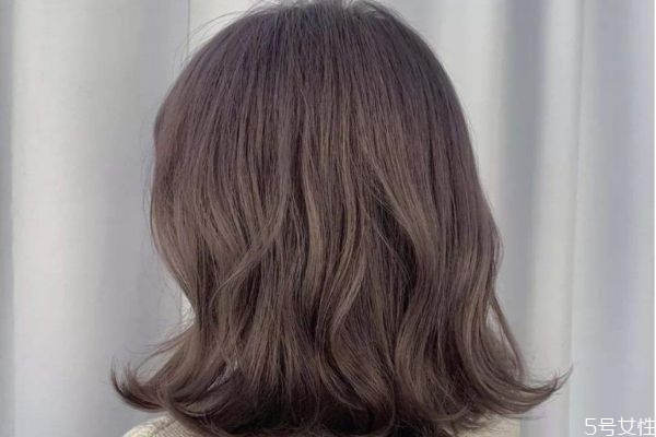 蜜茶棕色適合直發(fā)還是卷發(fā) 蜜茶棕色適合什么年齡 蜜茶棕色適合直發(fā)還是卷發(fā) 蜜茶棕色適合什么年齡