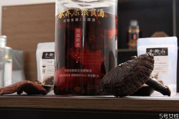 天麻可以泡酒嗎 泡酒可以用天麻嗎 天麻可以泡酒嗎 泡酒可以用天麻嗎