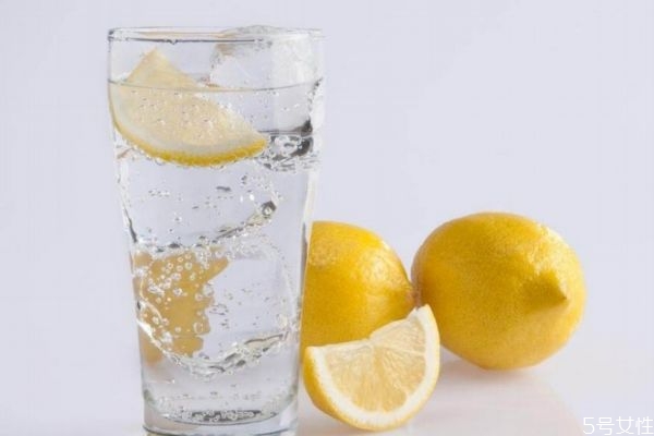 檸檬減肥的正確方法 檸檬減肥的方法有什么 檸檬減肥的正確方法 檸檬減肥的方法有什么