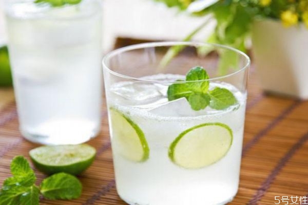 檸檬減肥的正確方法 檸檬減肥的方法有什么 檸檬減肥的正確方法 檸檬減肥的方法有什么