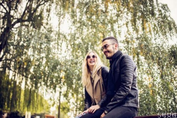 出軌男人的車?yán)锾攸c(diǎn) 查老公出軌最有用的招 出軌男人的車?yán)锾攸c(diǎn) 查老公出軌最有用的招