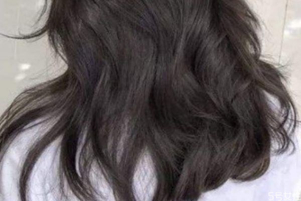 黑茶色為什么不明顯 黑茶色和冷棕色哪個(gè)好看 黑茶色為什么不明顯 黑茶色和冷棕色哪個(gè)好看