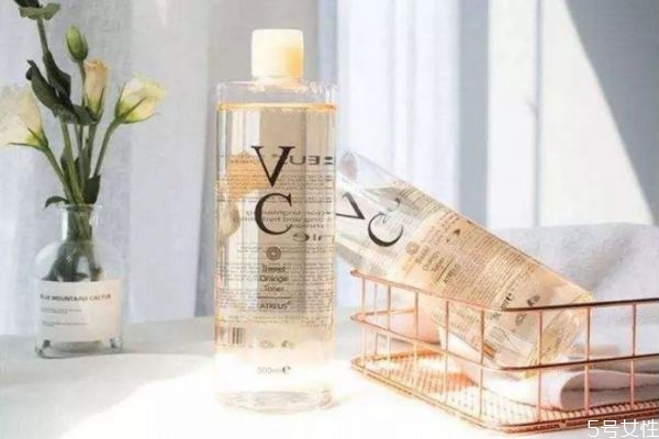 痘痘肌膚可以用vc水嗎 vc水敷臉有什么好處 痘痘肌膚可以用vc水嗎 vc水敷臉有什么好處