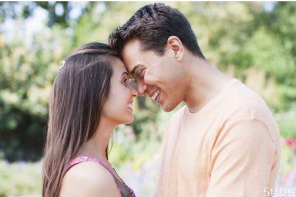 情侶婚前同居好嗎 情侶同居的優(yōu)缺點(diǎn) 情侶婚前同居好嗎 情侶同居的優(yōu)缺點(diǎn)