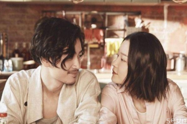 情侶婚前同居好嗎 情侶同居的優(yōu)缺點(diǎn) 情侶婚前同居好嗎 情侶同居的優(yōu)缺點(diǎn)