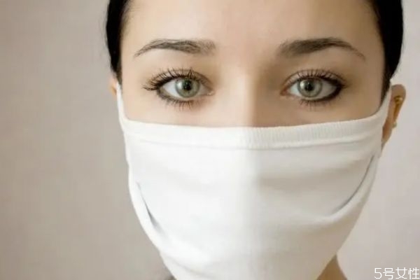 化妝之后如何避免沾口罩 如何戴口罩不掉妝 化妝之后如何避免沾口罩 如何戴口罩不掉妝