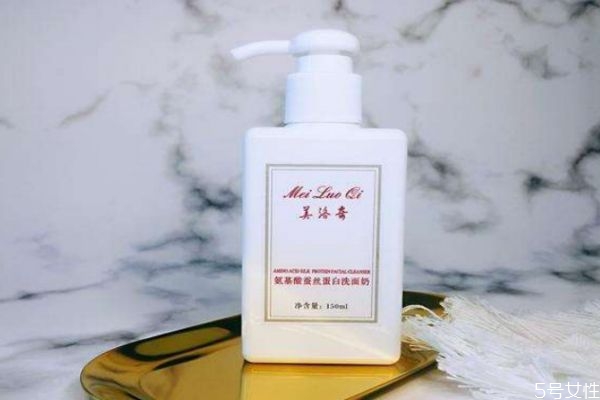 油性皮膚洗臉有什么注意 油性皮膚洗臉的注意 油性皮膚洗臉有什么注意 油性皮膚洗臉的注意