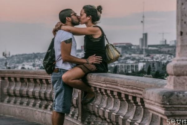 分手后想和好怎么說(shuō) 想復(fù)合怎么給他發(fā)信息 分手后想和好怎么說(shuō) 想復(fù)合怎么給他發(fā)信息