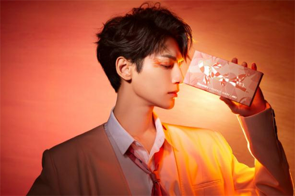 完美日記錦鯉盤試色 完美日記錦鯉盤好用嗎 完美日記錦鯉盤試色 完美日記錦鯉盤好用嗎