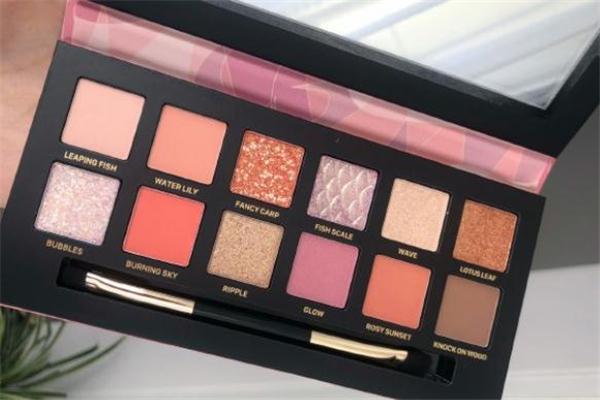 完美日記錦鯉盤日常嗎 完美日記錦鯉盤值得買嗎 完美日記錦鯉盤日常嗎 完美日記錦鯉盤值得買嗎