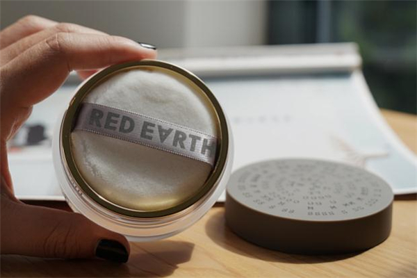 紅地球散粉和花西子散粉哪個好 紅地球散粉敏感肌能用嗎 紅地球散粉和花西子散粉哪個好 紅地球散粉敏感肌能用嗎