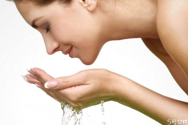 三十歲女人臉上長痘的原因 35歲臉上長痘痘的原因 三十歲女人臉上長痘的原因 35歲臉上長痘痘的原因