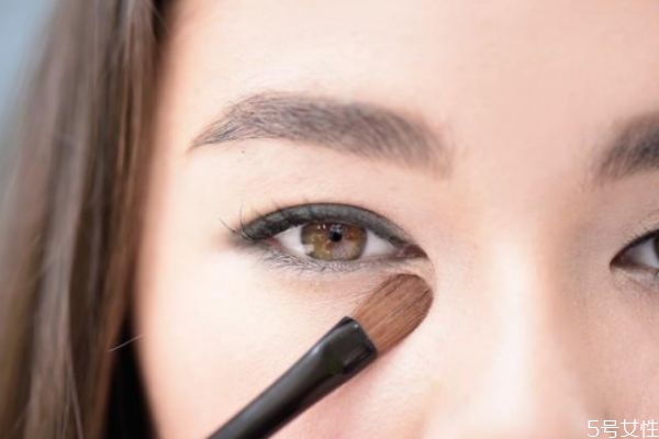 臉上有痘痘怎么化妝 痘痘臉化妝教程 臉上有痘痘怎么化妝 痘痘臉化妝教程