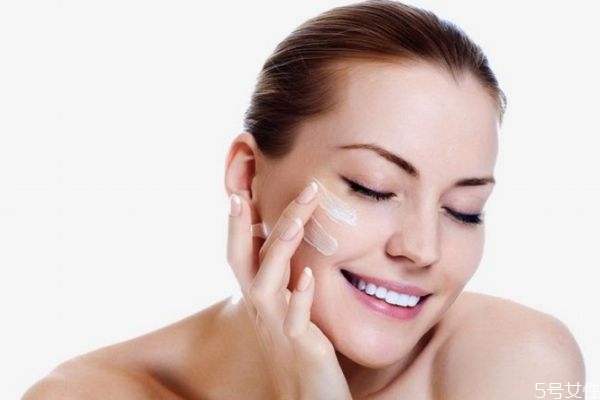 臉上兩頰長痘痘是什么原因 臉兩側(cè)長痘痘的原因 臉上兩頰長痘痘是什么原因 臉兩側(cè)長痘痘的原因