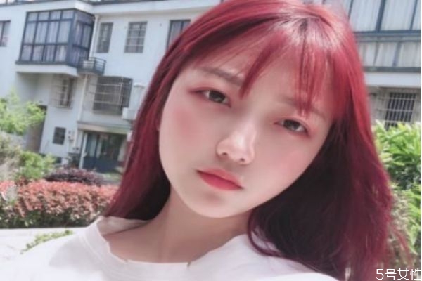 染酒紅色太紅了怎么辦 染過(guò)酒紅色能換棕色嗎 染酒紅色太紅了怎么辦 染過(guò)酒紅色能換棕色嗎