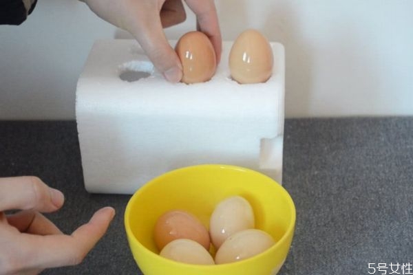 雞蛋變質的現(xiàn)象有什么 如何分辨雞蛋是否變質 雞蛋變質的現(xiàn)象有什么 如何分辨雞蛋是否變質