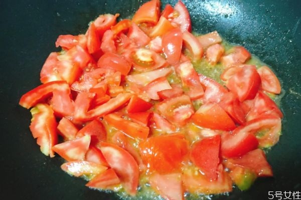 西紅柿雞蛋熱量高嗎 西紅柿炒雞蛋減肥可以吃嗎 西紅柿雞蛋熱量高嗎 西紅柿炒雞蛋減肥可以吃嗎