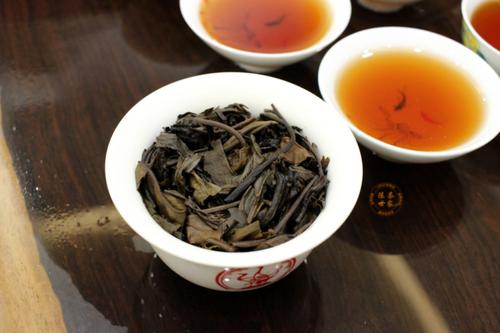 六堡茶和普洱茶味道的區(qū)別 六堡茶的價(jià)格由什么決定 六堡茶和普洱茶味道的區(qū)別 六堡茶的價(jià)格由什么決定